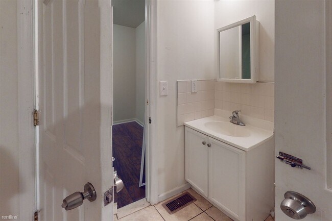 Foto del edificio - 5 br, 3 bath Triplex - 1813 N 17TH ST Unit A