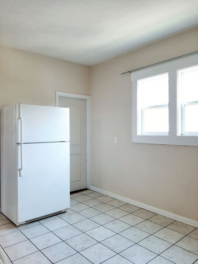 Foto del edificio - 3 Bedroom/ 1 Bath House in South Park—Avai...