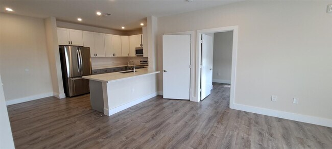 Building Photo - 3801 Davie Blvd