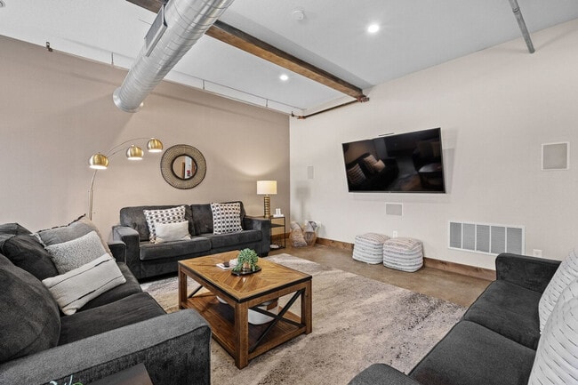 Foto del edificio - 301 E Walnut St