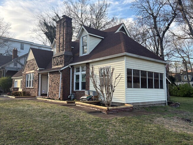 Photo - 5BR/2.5 Bath in Prime 12 South | Park-Facing | Two Sunrooms | Walkable Luxury Living House