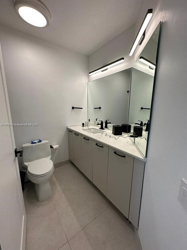 Building Photo - 701 Brickell Key Blvd