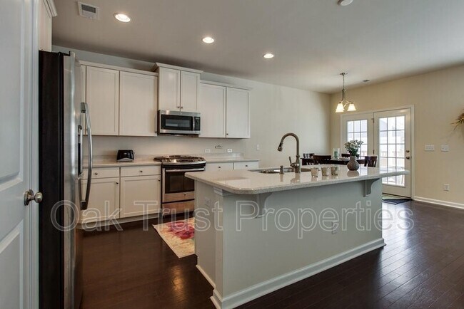 Building Photo - 1605 Valley Oak Rd