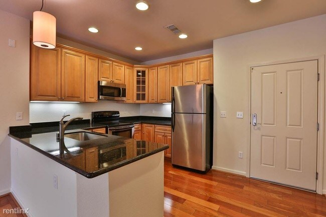 Building Photo - 1 br, 1 bath - 1445 Fruitdale Ave Unit 122