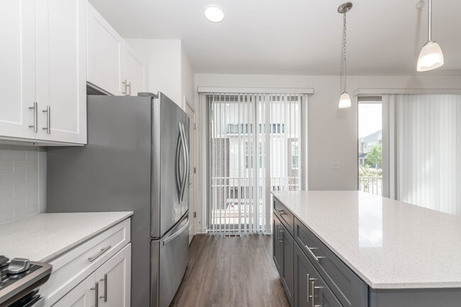 Building Photo - 21543 W Field Ct