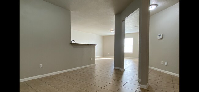 Building Photo - **1550/Month** Far West San Antonio