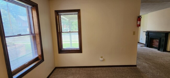 Building Photo - 114 King Ave