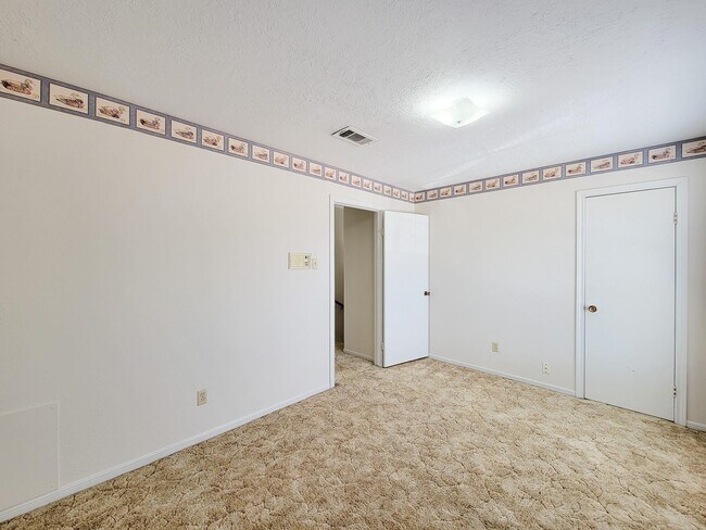 Foto del edificio - 1815 Country Village Blvd