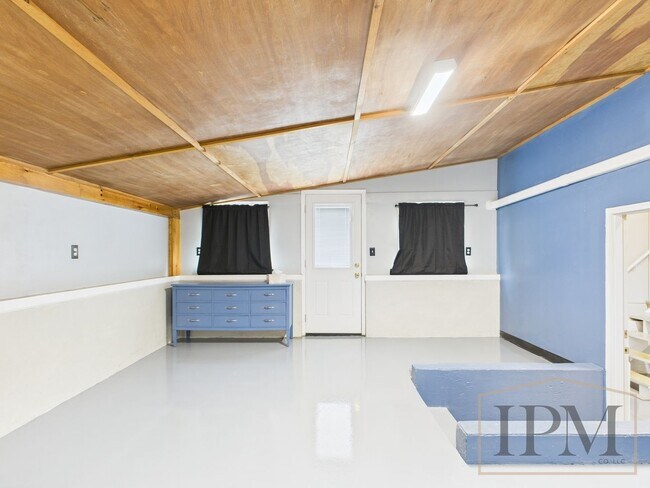 Foto del edificio - Available Now Spacious 3 Bedroom Home Loca...