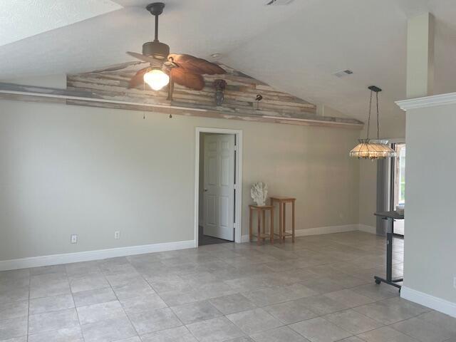 Building Photo - 618 SE Streamlet Ave