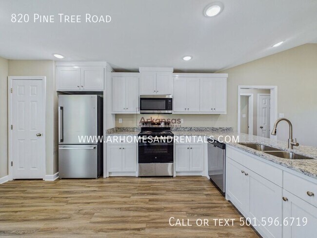 Building Photo - 820 Pine Tree Rd