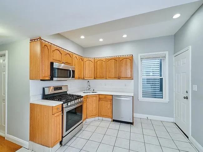 Building Photo - 5 Transit St