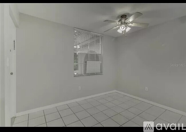 Foto del edificio - 809 Russell Ln