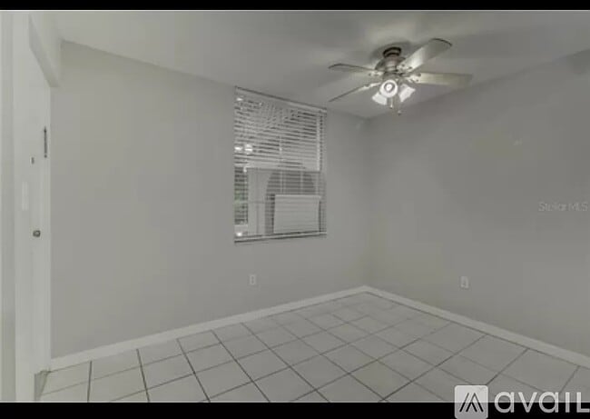Building Photo - 809 Russell Ln