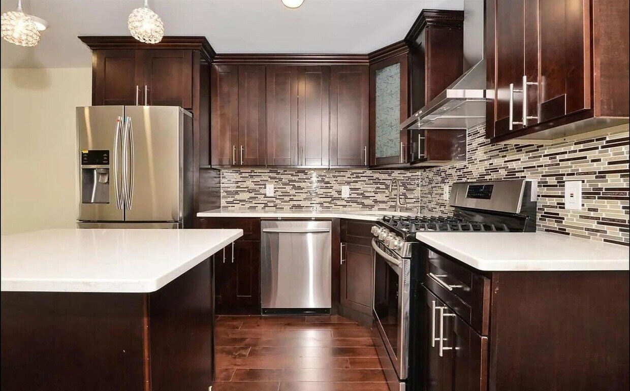 Foto principal - 74 Beacon Ave