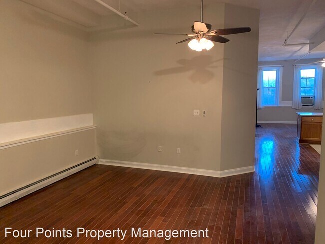 Building Photo - 2 br, 1 bath House - 52 Washington St, Uni...