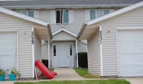 Primary Photo - 2027-2033 Green Valley Dr