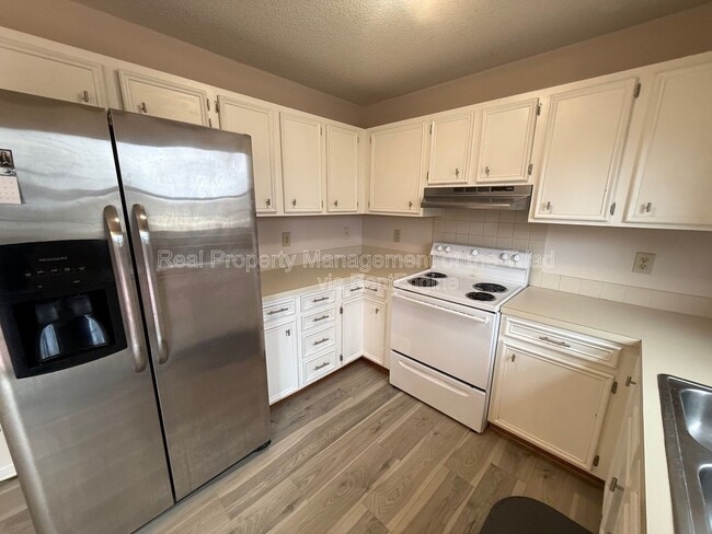 Building Photo - 1805 Lois Ct