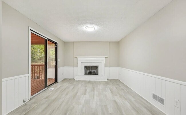 Building Photo - 2080 Singer Way