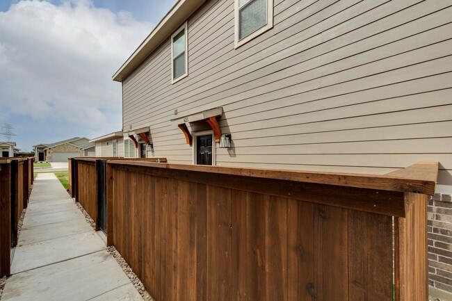 Building Photo - GORGEOUS 2 BEDROOM FOUR PLEX LOCATED IN MIDLOTHIAN ISD!