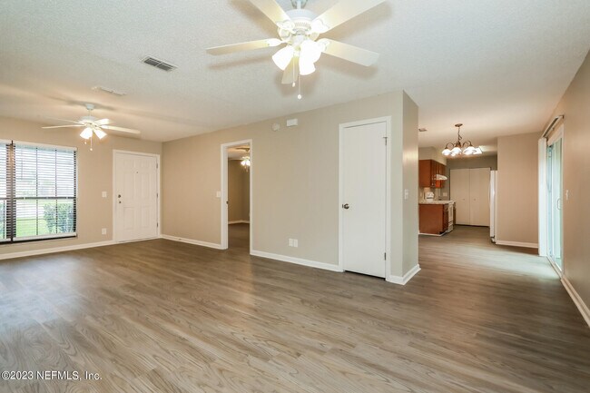 Building Photo - 6353 Tree Top Cir W