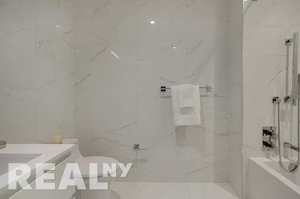 Foto del edificio - 222 East 44th Street