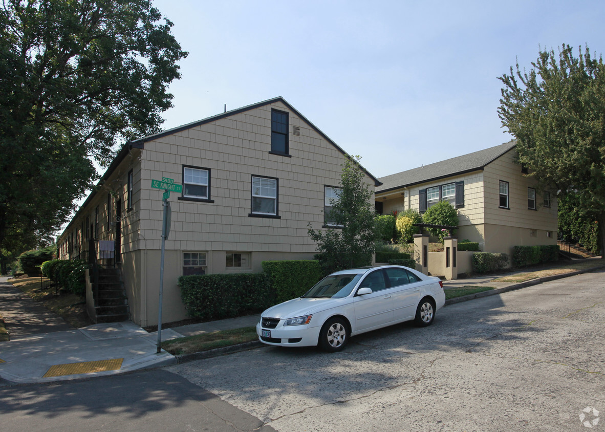 Primary Photo - Alexander Court Apartments