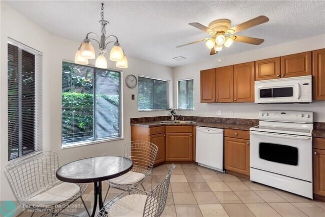 Foto del edificio - 6751 Boca Pines Trail