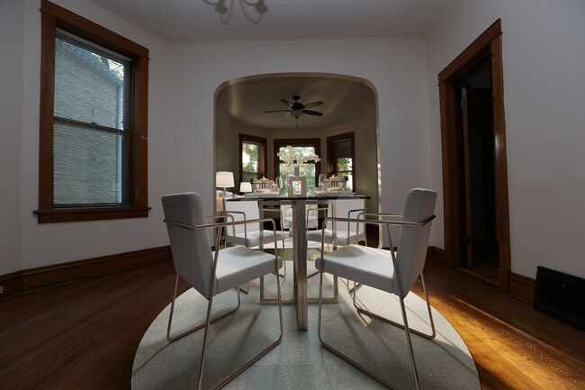 Foto del edificio - 3855 N Hoyne Ave