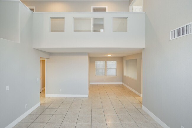 Building Photo - Spacious 6 Bed Home in Spring Valley