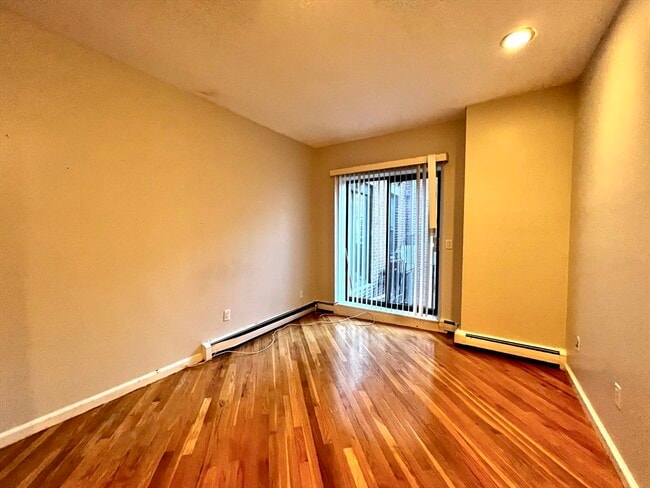 Building Photo - 390 Riverway