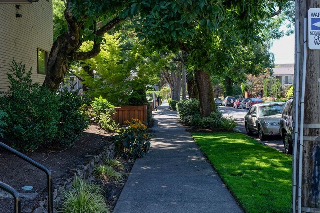 Foto del edificio - Heart of Irvington – Cozy Two-Bedroom Retreat