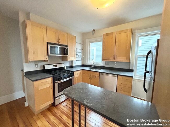 Building Photo - 636 Dorchester Ave