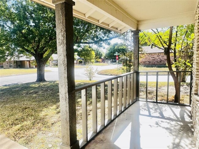 Building Photo - 1922 Nicole Cir