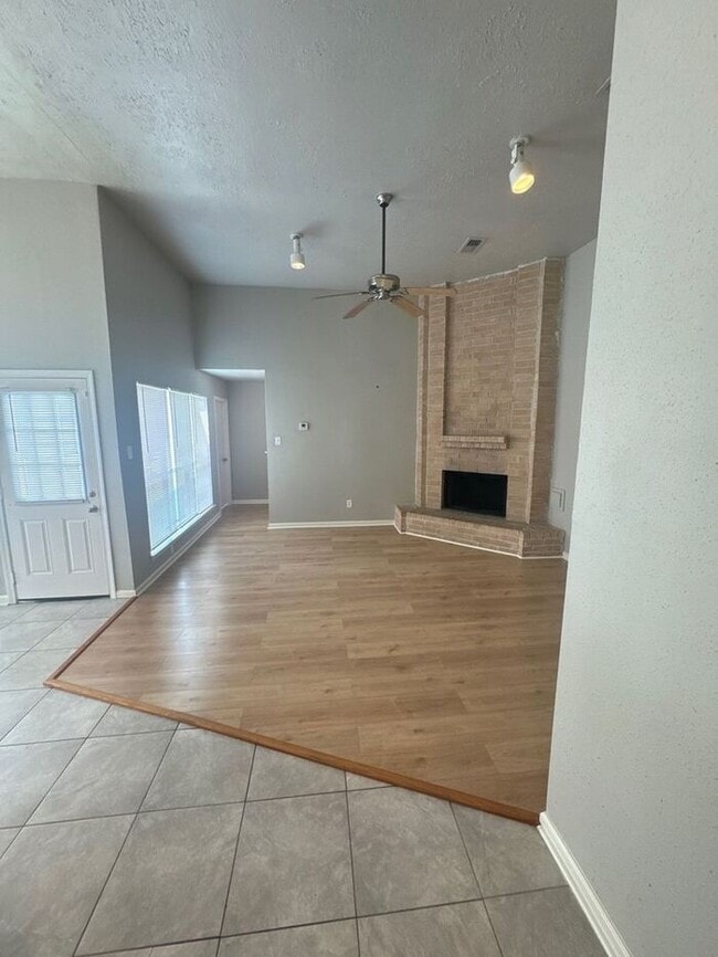 Building Photo - 2038 Woodland Hills Dr