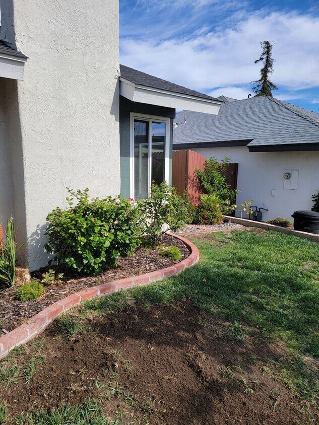 Primary Photo - 4 Bedroom Single level