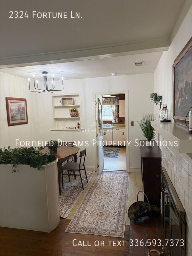 Foto del edificio - 2324 Fortune Ln