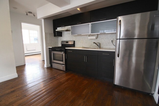 Foto del edificio - 328B Irving Ave
