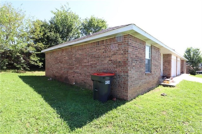 Building Photo - 4240 Delmon Ln