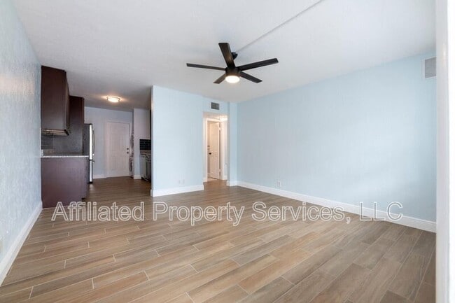 Building Photo - 5207 N Flagler Dr