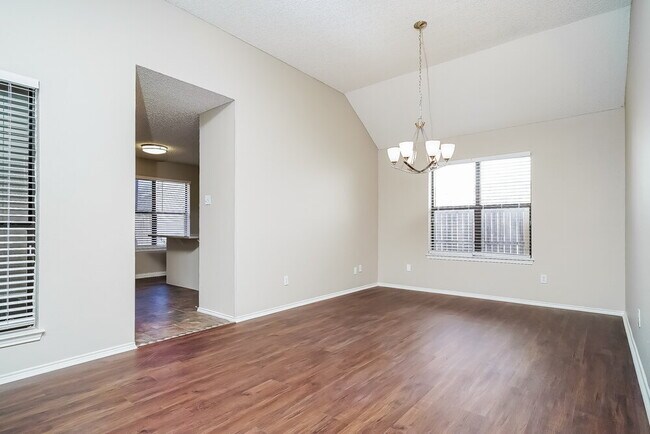 Foto del edificio - 812 Ironsides Ln