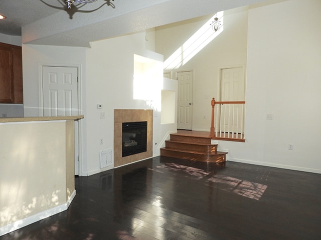 Building Photo - Large Loft and Balcony!