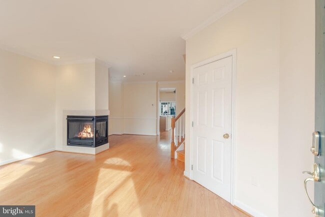 Building Photo - 809 G St SW
