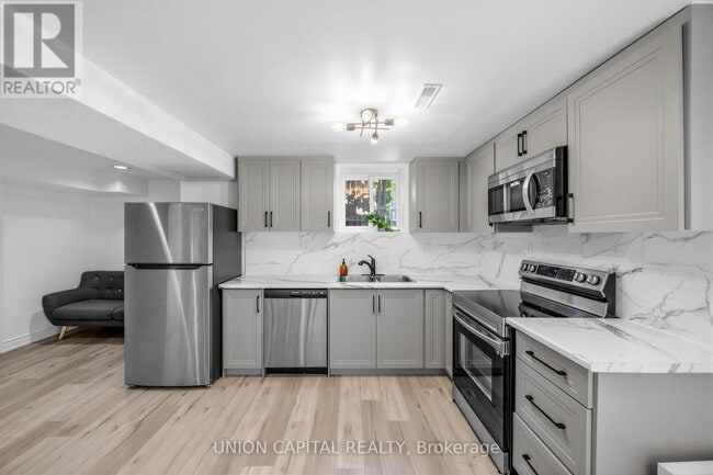 Building Photo - 274 Harrowsmith Dr