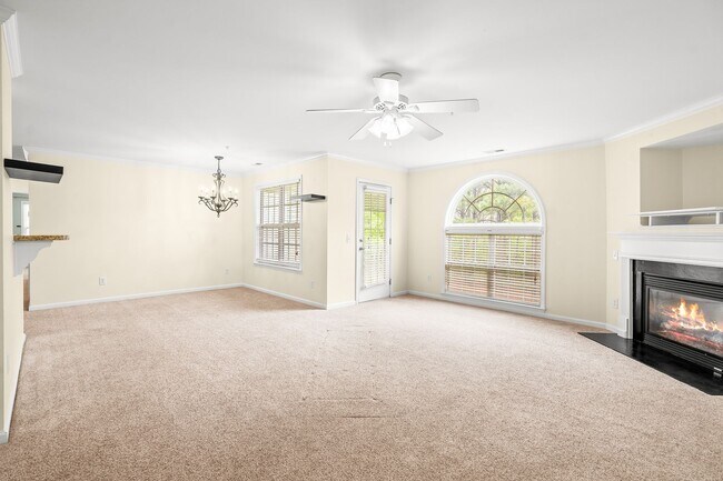 Building Photo - Cozy Condo in Burlington!