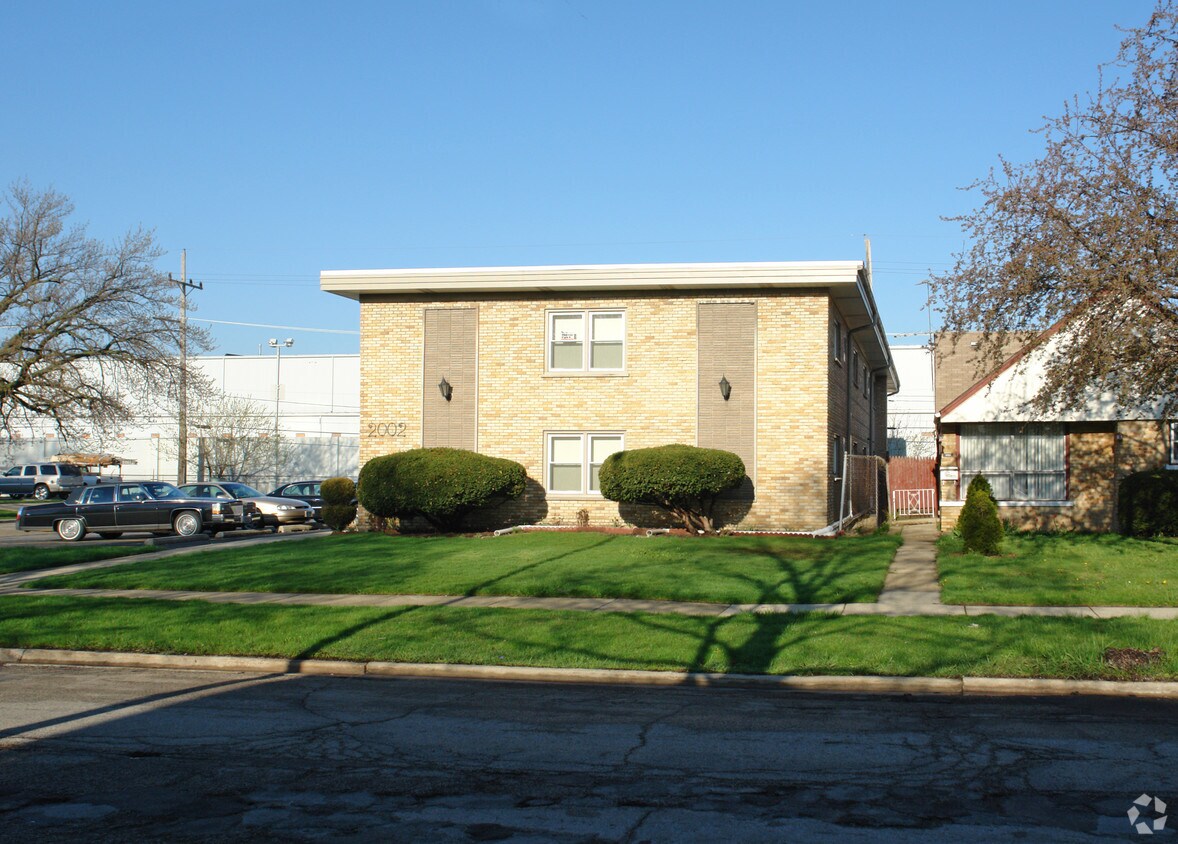 Foto del edificio - 2002 N Bloomingdale Ave