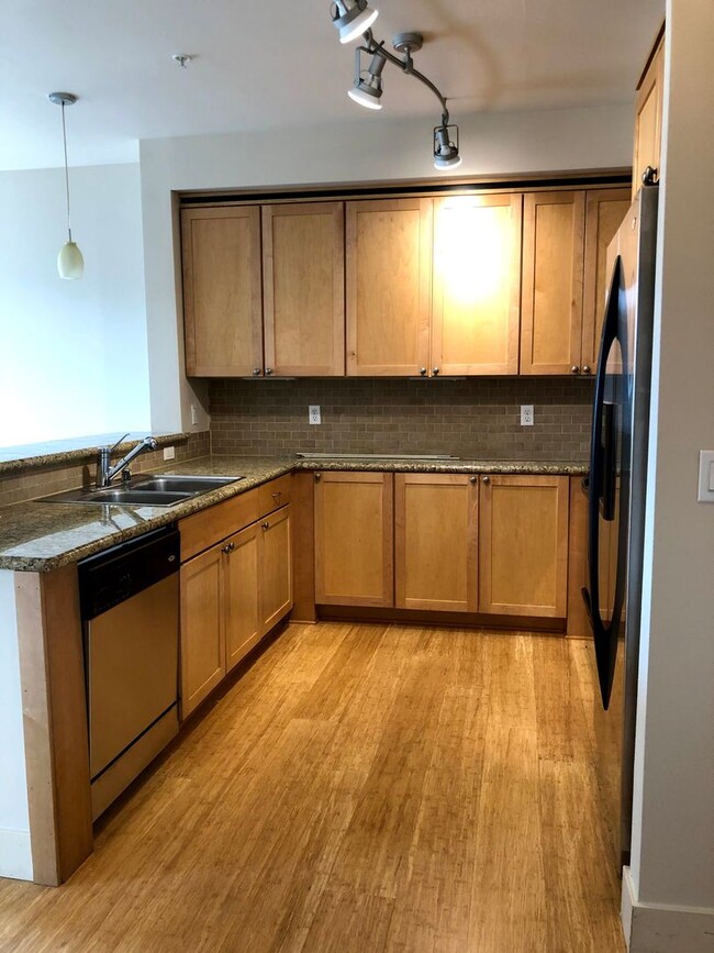 Building Photo - 1 Bedroom in Downtown Tacoma