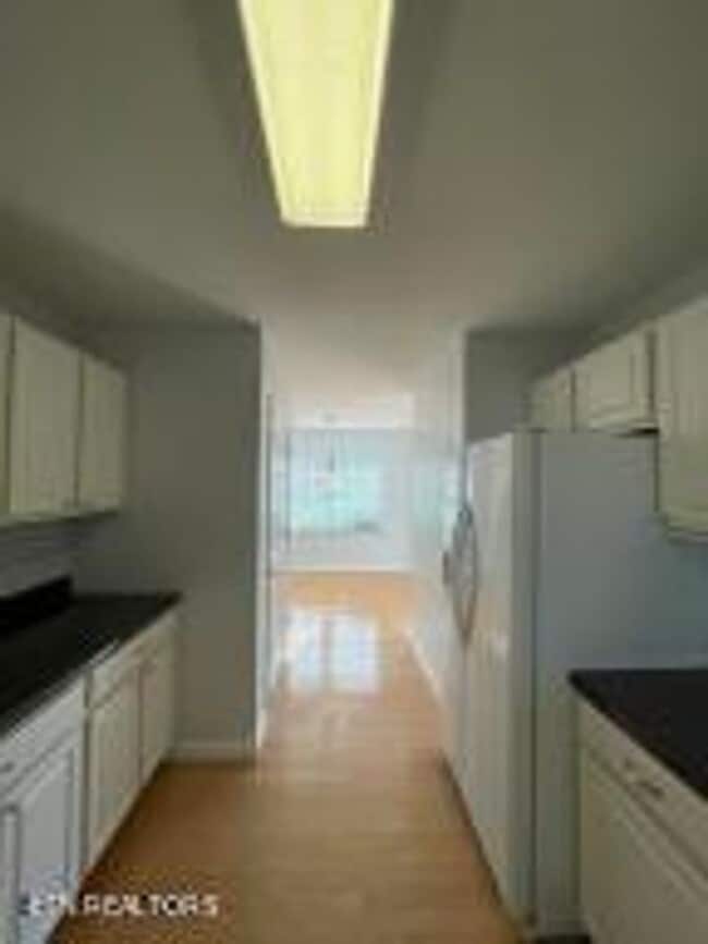 Building Photo - Knoxville 37914 - Short-term 6-month or 1 ...