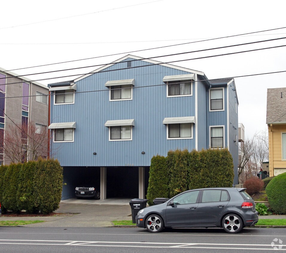 Primary Photo - 2546 Dexter Ave N