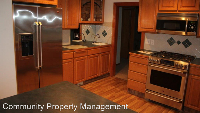 Foto del edificio - 3 br, 2.5 bath House - 715 North Laurel St...